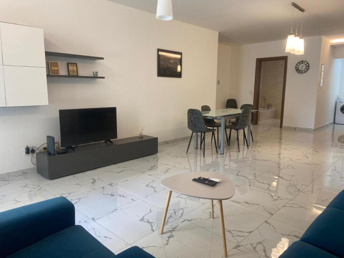 Centrally Located Appartamento *